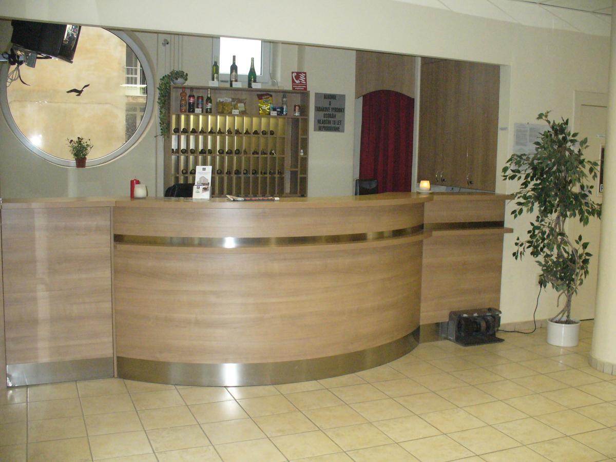 Hotel Morava Uherske Hradiste Exterior foto